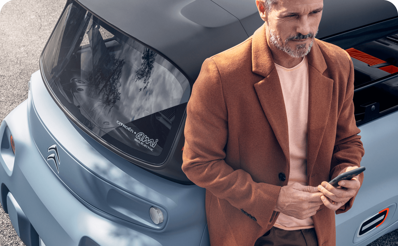 A man near a grey Citroën Ami